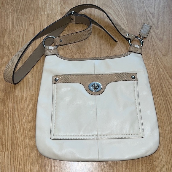 COACH Ivory Leather Penelope Crossbody Bag F16533 - Picture 1 of 6